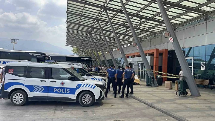 osmaniyede kan donduran olay otogarda baba kizina tufekle ates etti 0 DsOTM95f