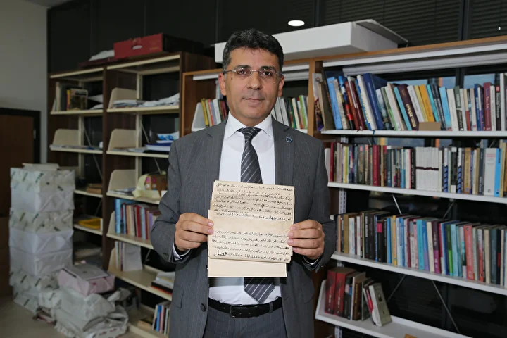 Osmanlı'dan günümüze ulaştı: Ahilik kurallarını anlatıyor! Tam 4,5 metrelik fütüvvetname tarihe ışık tutacak 4 osmanlidan gunumuze ulasti ahilik kurallarini anlatiyor tam 45 metrelik futuvvetname tarihe isik tutacak 3 LRVydmTP