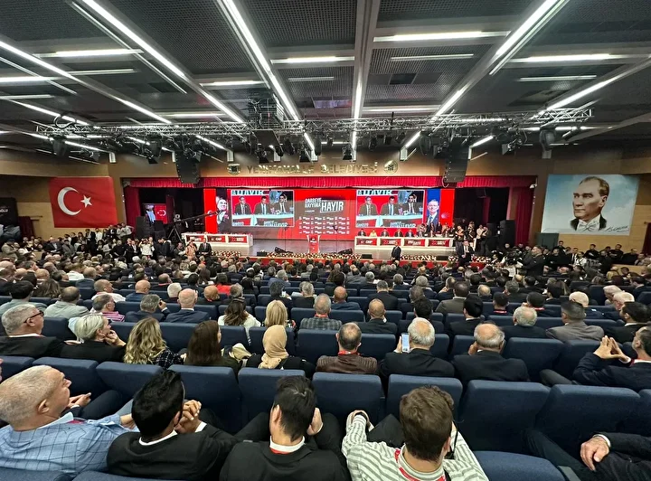 ozgur ozel 22 harikul de kurultayda tekrar chp genel baskanligina secildi 0 yAcrzMuk