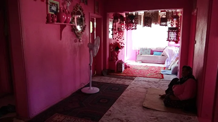 pembe renk sevdalisi bayan nazar degdi diyerek gozyaslarina boguldu 4 maeZ4YJ2