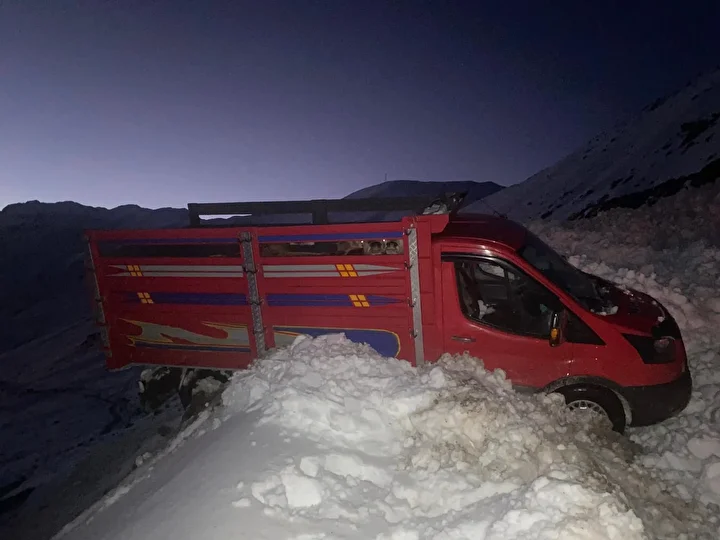 Rize'de çığ: Mahsur kalan 15 kişi kurtarıldı 4 rizede cig mahsur kalan 15 kisi kurtarildi 3 3p6tmOvA