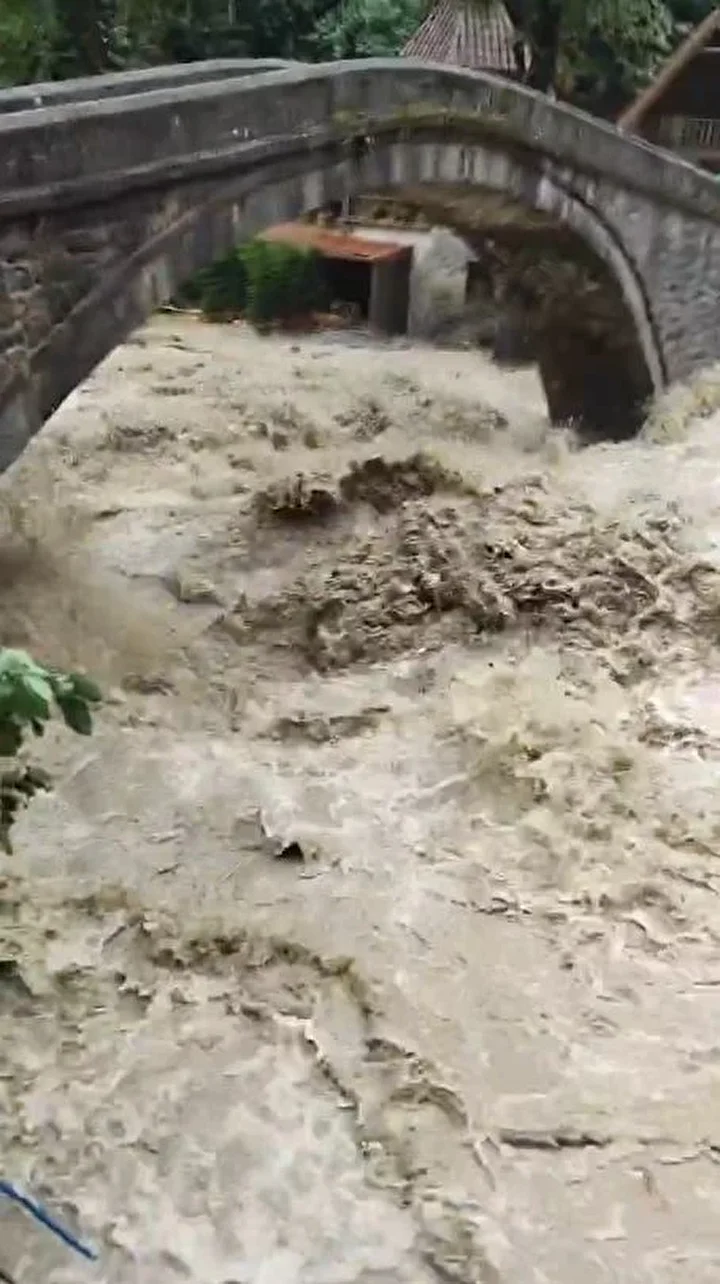Rize'de sele karşın rafting yaptılar 4 rizede sele karsin rafting yaptilar 3 16Yb9nCp