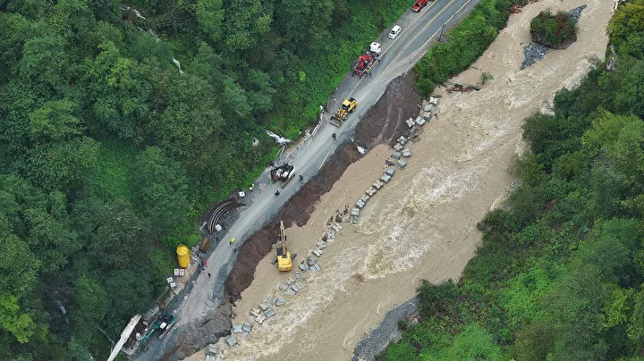 Rize'de sele karşın rafting yaptılar 5 rizede sele karsin rafting yaptilar 4 m1EG7tVO
