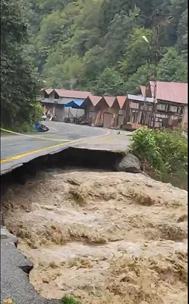Rize'de sele karşın rafting yaptılar 9 rizede sele karsin rafting yaptilar 8 a3rIQ5SI