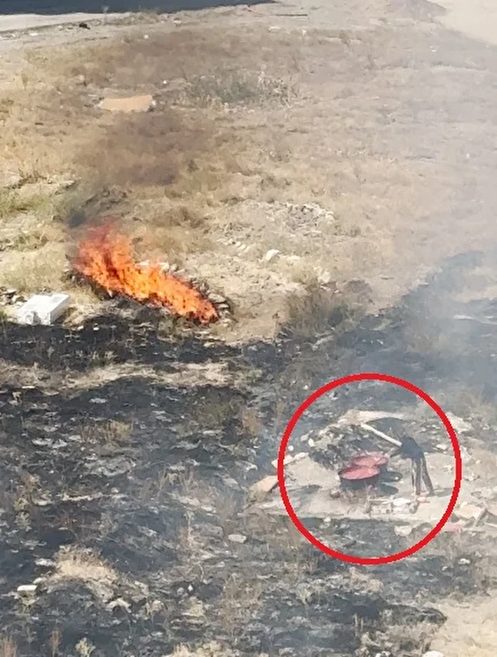 salca yaparken ortaligi yakti aldiris etmeden karistirmaya devam etti 0 RfFzdF1N