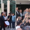 sanliurfa buyuksehir belediyesinde calisanlar icin 10 yil sonra alinan karar coskuyla karsilandi davulla zurnayla GfJxRABA.webp