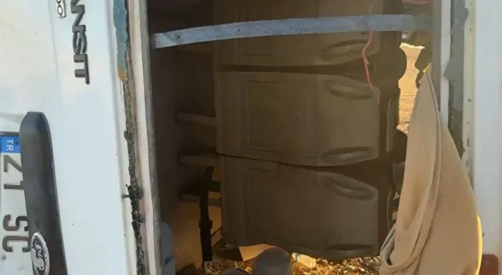 Şarampole devrilen servis minibüsünde yaralanan liseli İlaynur kurtarılamadı 8 sarampole devrilen servis minibusunde yaralanan liseli ilaynur kurtarilamadi 7 rBA1n6wh
