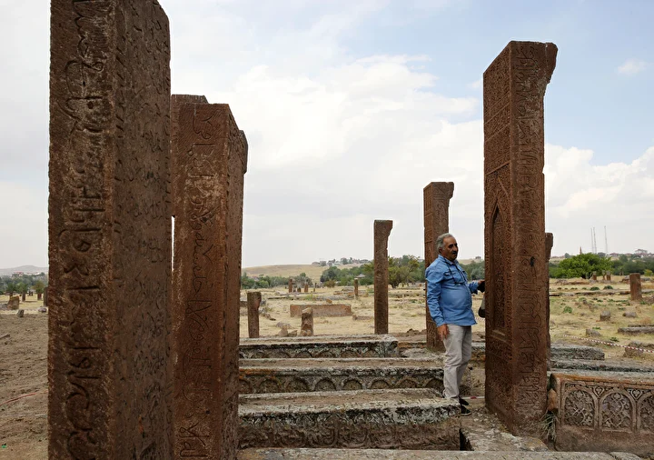 selcuklu meydan mezarliginda ortaya cikarilan mezar sayisi 10 bini asti 3 aXsOLr2w