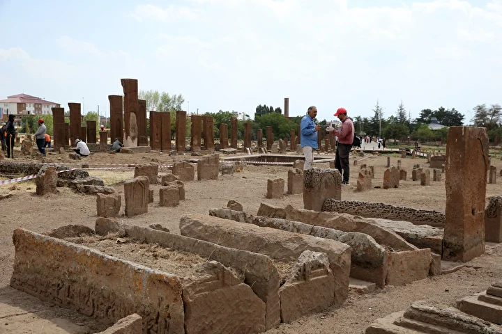 selcuklu meydan mezarliginda ortaya cikarilan mezar sayisi 10 bini asti 5 VWCMIbWJ
