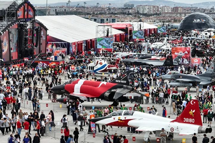 Şenlik alanı hıncahınç doldu: TEKNOFEST İstanbul'a ziyaretçi akını 1 senlik alani hincahinc doldu teknofest istanbula ziyaretci akini 0 d2ckAbl4