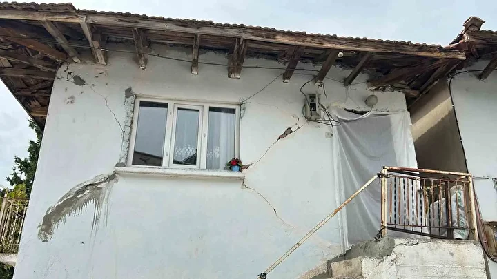 simav besik uzere sallaniyor 10 saatte 127 sarsinti 1 cYISV9yu