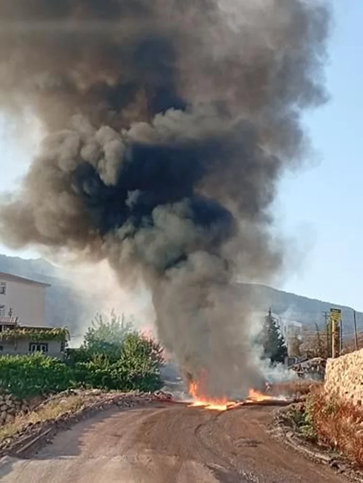 Şırnak’ta yol çalışması sırasında hasar alan boru sınırından sızan petrol alev aldı 1 sirnakta yol calismasi sirasinda hasar alan boru sinirindan sizan petrol alev aldi 0 wXGOi2dd