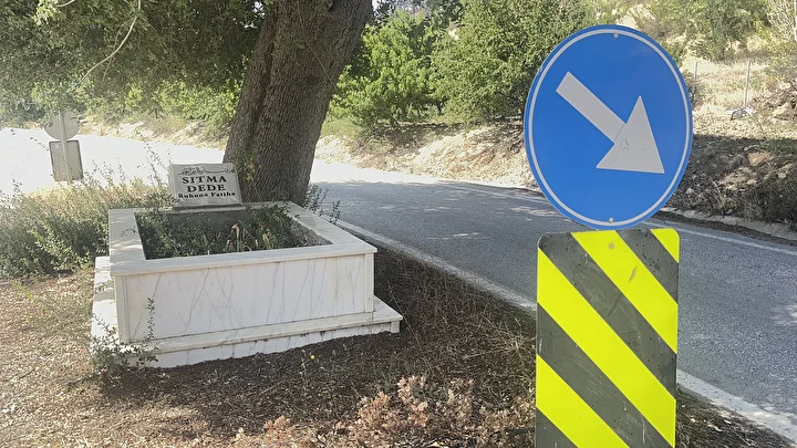 'Sıtma Dede'nin mezarı yolun ortasında kaldı 3 sitma dedenin mezari yolun ortasinda kaldi 2 dRsgASIf