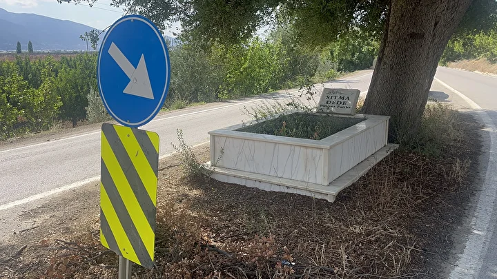 'Sıtma Dede'nin mezarı yolun ortasında kaldı 4 sitma dedenin mezari yolun ortasinda kaldi 3 mKLLmcVd