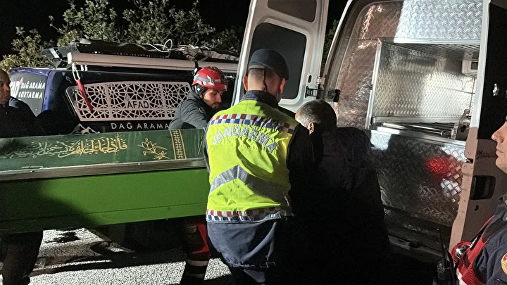 Sivas'ta feci kaza: Metrelerce yükseklikten uçuruma yuvarlandı! 4 kişi hayatını kaybetti 6 sivasta feci kaza metrelerce yukseklikten ucuruma yuvarlandi 4 kisi hayatini kaybetti 5 CUpSiQQX