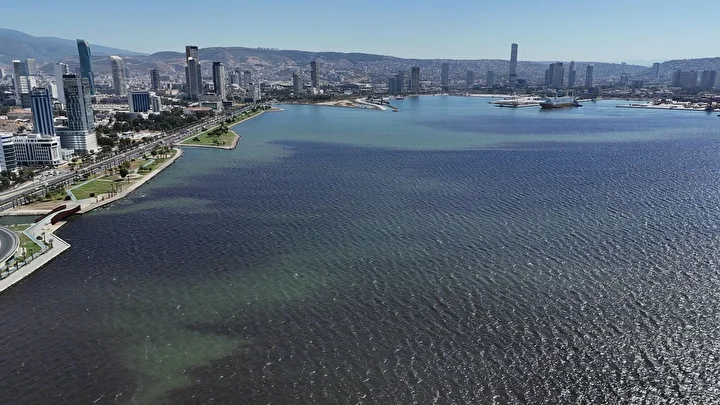 Son iki günde tesiri arttı: İzmir Körfezi'nde kirlilik ve makus koku sürüyor 4 son iki gunde tesiri artti izmir korfezinde kirlilik ve makus koku suruyor 3 tbgnnTb1