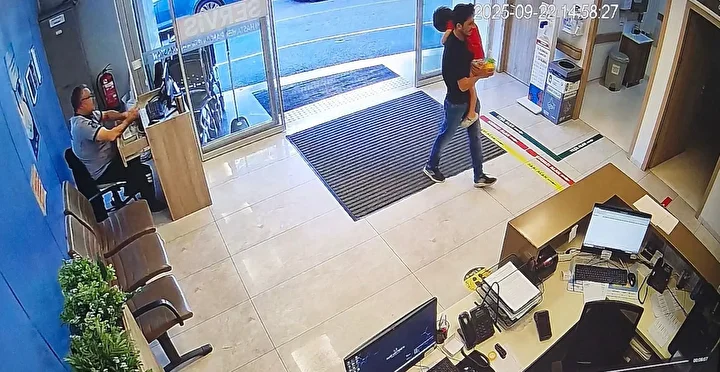 Son imgeleri ortaya çıktı: Eyüpsultan'da zehirlenme kuşkusuyla hastaneye kaldırılan iki kardeş hayatını kaybetti 3 son imgeleri ortaya cikti eyupsultanda zehirlenme kuskusuyla hastaneye kaldirilan iki kardes hayatini kaybetti 2