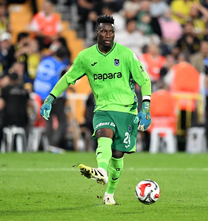 Soyunma odasındaki imgeler paylaşıldı: Trabzonspor taraftarından Onana'ya büyük alkış 1 soyunma odasindaki imgeler paylasildi trabzonspor taraftarindan onanaya buyuk alkis 0