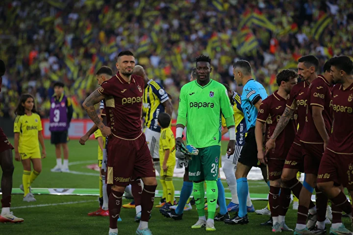 Soyunma odasındaki imgeler paylaşıldı: Trabzonspor taraftarından Onana'ya büyük alkış 2 soyunma odasindaki imgeler paylasildi trabzonspor taraftarindan onanaya buyuk alkis 1 AlHty3w3