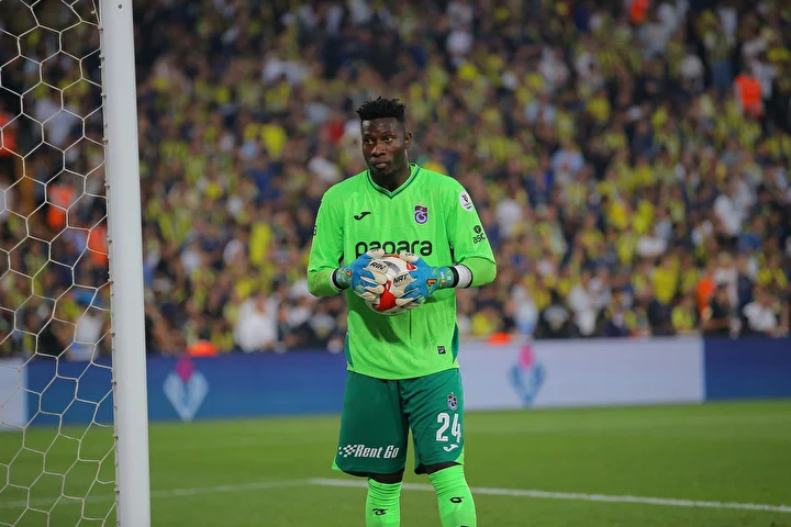Soyunma odasındaki imgeler paylaşıldı: Trabzonspor taraftarından Onana'ya büyük alkış 4 soyunma odasindaki imgeler paylasildi trabzonspor taraftarindan onanaya buyuk alkis 3 dsDMO4zR
