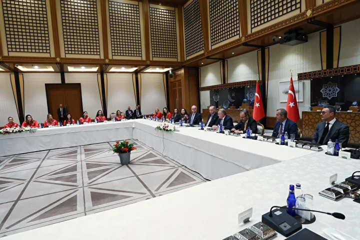 Sultanlar'ı kabul etti: Cumhurbaşkanı Erdoğan, A Ulusal Bayan Voleybol Ekibi'ni Cumhurbaşkanlığı Külliyesi'nde ağırladı 6 sultanlari kabul etti cumhurbaskani erdogan a ulusal bayan voleybol ekibini cumhurbaskanligi kulliyesinde agirladi 5