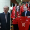sultanlari kabul etti cumhurbaskani erdogan a ulusal bayan voleybol ekibini cumhurbaskanligi kulliyesinde agirladi 9VMw6JTr.webp