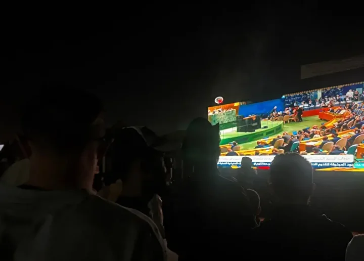 Suriye halkı Eş-Şara’nın BM’ye hitabını dinlemek için meydanları doldurdu 5 suriye halki es saranin bmye hitabini dinlemek icin meydanlari doldurdu 4 fiK6YdSF