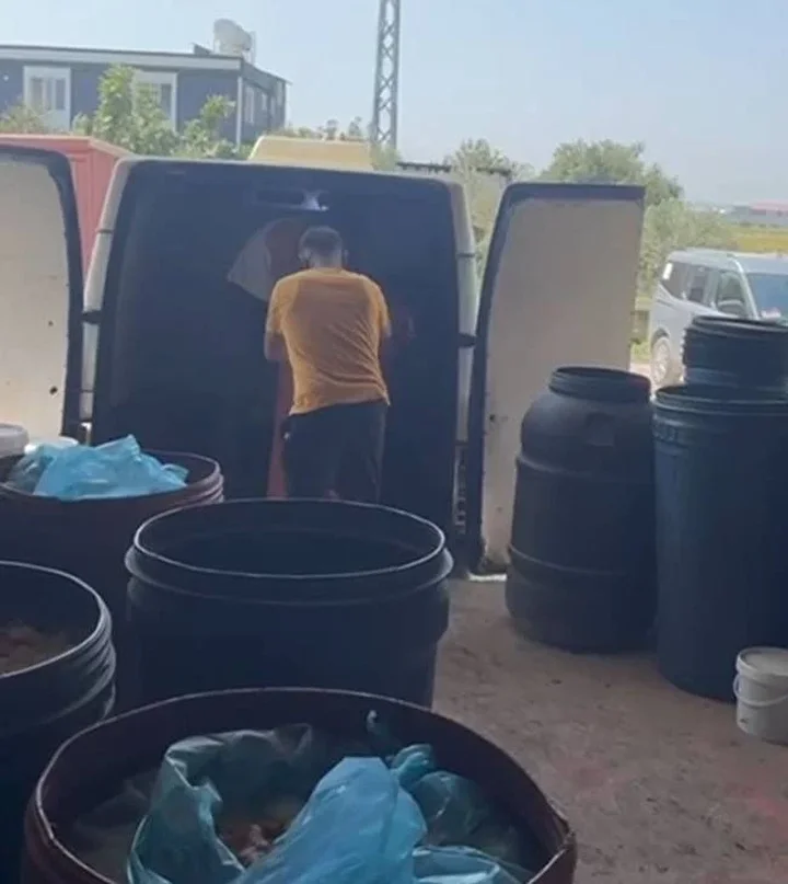 Tam 6 ton imha edildi: Hepsini vatandaşa yedireceklerdi gruplar harekete geçti 3 tam 6 ton imha edildi hepsini vatandasa yedireceklerdi gruplar harekete gecti 2 d2qE1Oe3
