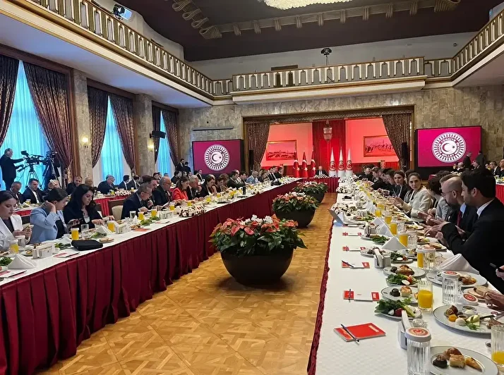 tbmm baskani kurtulmus komisyon calismalari muvaffakiyetle sonuclanacaktir 0 g9IW2D4A