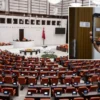 Altının ons fiyatı zayıf dolar ve ABD’de hükümetin kapanması riskiyle rekor yeniledi tbmmde hijyen icin karekod takip sistemi kuruldu aXjzTK7r.webp
