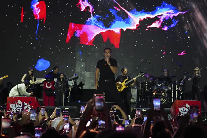 teknofest istanbulun ucuncu gunu kirac konseriyle sona erdi 3 yeKj4tLH