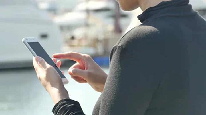 Telefona bakarken yaptığı kusur yüzünden felç geçirdi: Hayatı kâbusa döndü 1 telefona bakarken yaptigi kusur yuzunden felc gecirdi hayati k busa dondu 0 ZPTQ8j7H