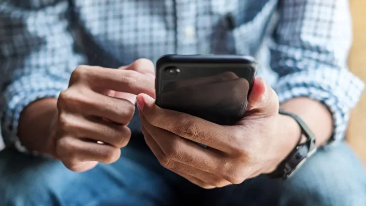 Telefona bakarken yaptığı kusur yüzünden felç geçirdi: Hayatı kâbusa döndü 2 telefona bakarken yaptigi kusur yuzunden felc gecirdi hayati k busa dondu 1 FYCAShhY