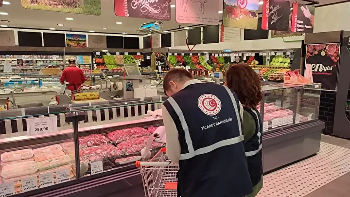 ticaret bakanligi ekipleri istanbulda market restoran ve kafe kontrollerini surduruyor 2 AOCqSdMI
