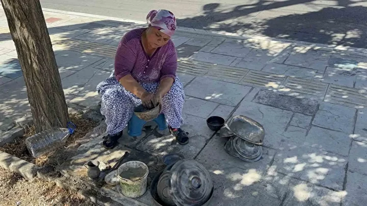 Trakya’da 30 yıldır mahalle mahalle dolaşarak kalaycılık yapıyorlar 3 trakyada 30 yildir mahalle mahalle dolasarak kalaycilik yapiyorlar 2 dDWw36QB