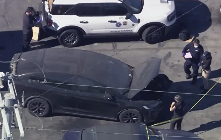 Ünlü müzikçinin Tesla’sında parçalanmış bayan cesedi bulundu: Vahşeti bagajdan yayılan koku ortaya çıkardı 1 unlu muzikcinin teslasinda parcalanmis bayan cesedi bulundu vahseti bagajdan yayilan koku ortaya cikardi 0 kZDNu7y6