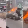 uskudarda endise dolu anlar seyir halindeki araba alev alev yandi wkGtMYY6.webp