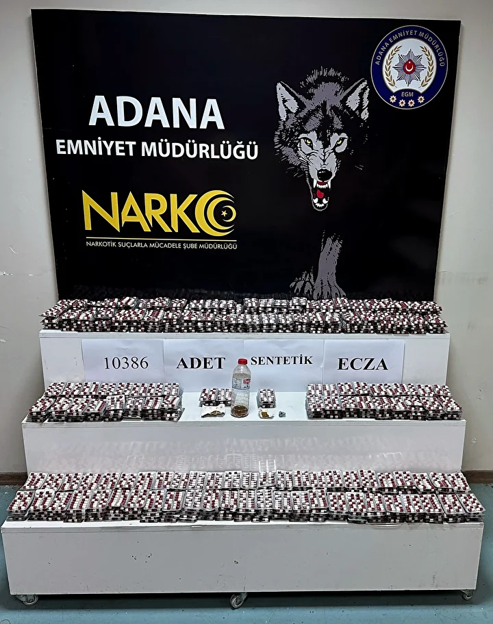 ust aramalarinda 167 ciktiklari konutta 10 bin 386 uyusturucu hap ele gecirildi 3 hWUjuzN2