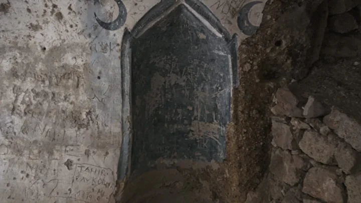 ustu cami alti kilise kayadan oyma tarihi yapi gorenleri hayran birakiyor 8 RND1tU9T