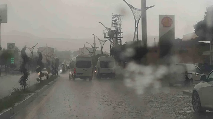 Van’da dolu ve sağanak tesirli oldu: Van Gölü’nde dalgalar yükseldi 7 vanda dolu ve saganak tesirli oldu van golunde dalgalar yukseldi 6 9EMdtBUv