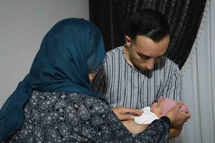 yeni dogan bebekler karistirildi bize benzemiyor diye itiraz eden aileyi dinlemediler 3 n6qZz6QP