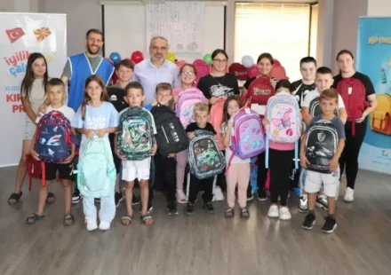 yetim vakfi 29 ulkede 20 bine yakin cocuga kirtasiye dayanagi ulastirdi 2rpyibN2.webp
