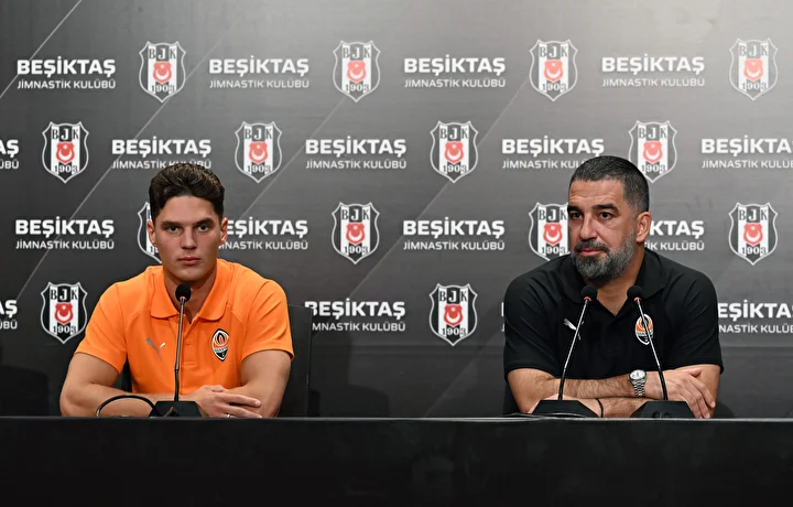 yildiz futbolcuya buyuk sok konutu bombalandi 2 tHiharjA