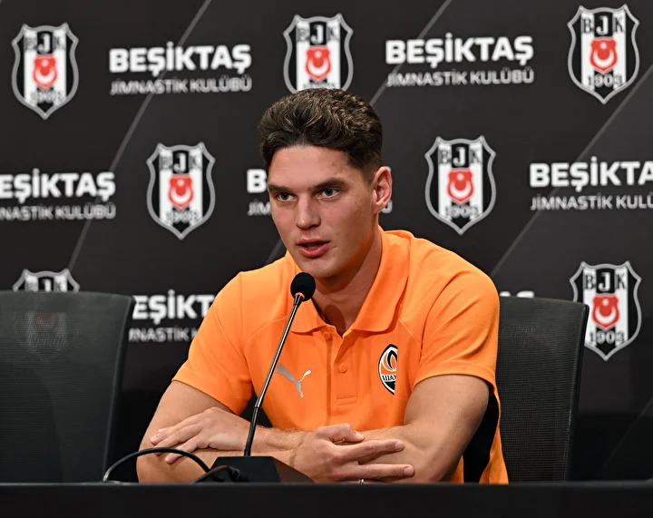 yildiz futbolcuya buyuk sok konutu bombalandi 3 7htu8cwF
