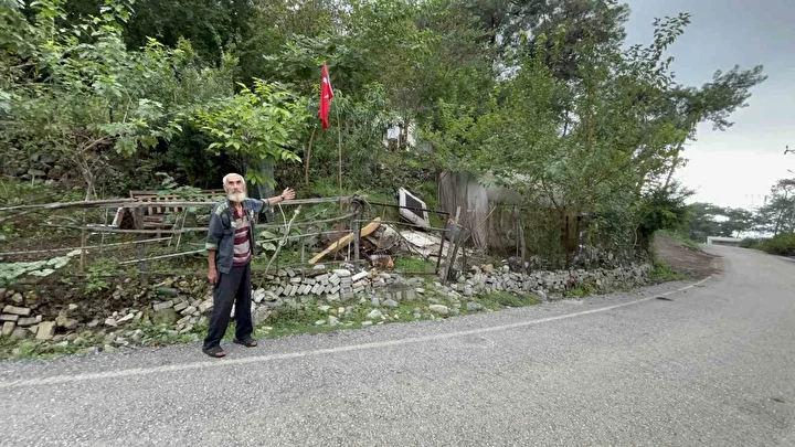 Yıllardır yalnız başına ömrünü çadırda sürdüren yaşlı adam yeni yuvası olan konteynerine kavuştu 3 yillardir yalniz basina omrunu cadirda surduren yasli adam yeni yuvasi olan konteynerine kavustu 2 gccUukNE