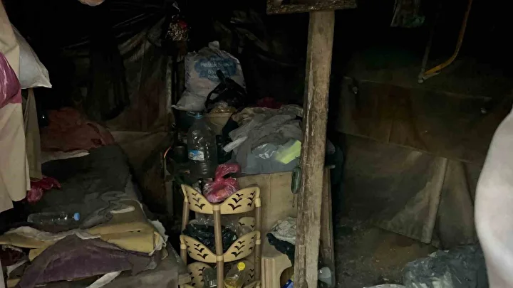Yıllardır yalnız başına ömrünü çadırda sürdüren yaşlı adam yeni yuvası olan konteynerine kavuştu 4 yillardir yalniz basina omrunu cadirda surduren yasli adam yeni yuvasi olan konteynerine kavustu 3 5BEilBBH