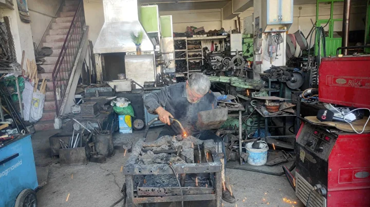 yozgatta binlerce yillik meslegin 55 yillik temsilcileri baba ogulun tek istegi gelenegi devam ettirmek MjWC5KRU