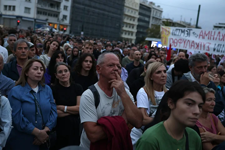 Yunanistan'da 2 yıl evvel yaşanan tren kazasının sorumlularının bulunması için aksiyon yapıldı 14 yunanistanda 2 yil evvel yasanan tren kazasinin sorumlularinin bulunmasi icin aksiyon yapildi 13 YDURihnp