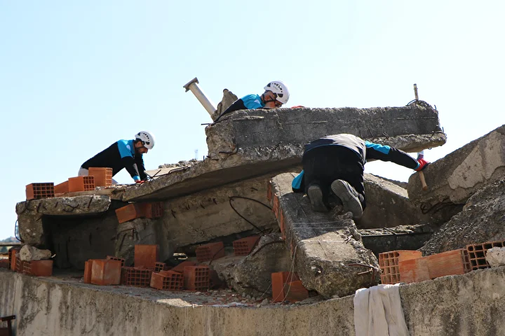 Zelzelede enkaz altındaki canlıları 120 saniyede tespit edecek aygıt geliştirildi 2 zelzelede enkaz altindaki canlilari 120 saniyede tespit edecek aygit gelistirildi 1 mEBPSUZ1
