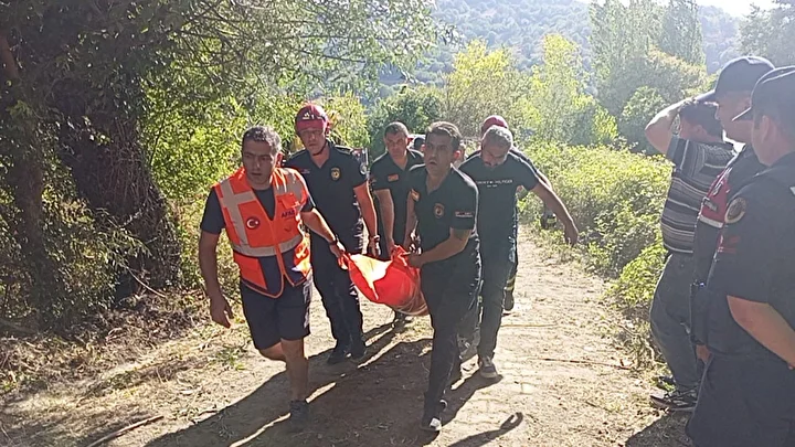 zonguldakta yardim komuru dagitilan kamyon sarampole yuvarlandi 2 meyyit 1 yarali 3